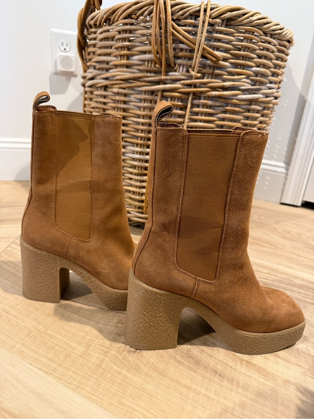 Chinese Laundry Caleigh Platform Chelsea Boots 7.5